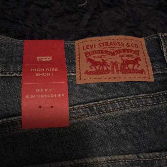 Levi High Rise Short - Picture 3 of 4